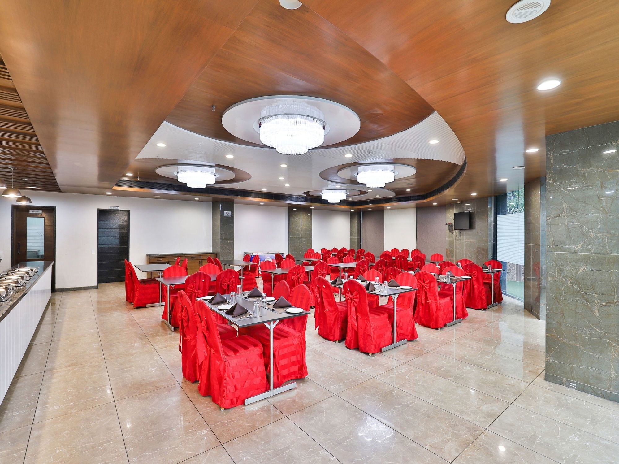 Oyo 4938 Hotel Dev Aadi 아흐메다바드 외부 사진